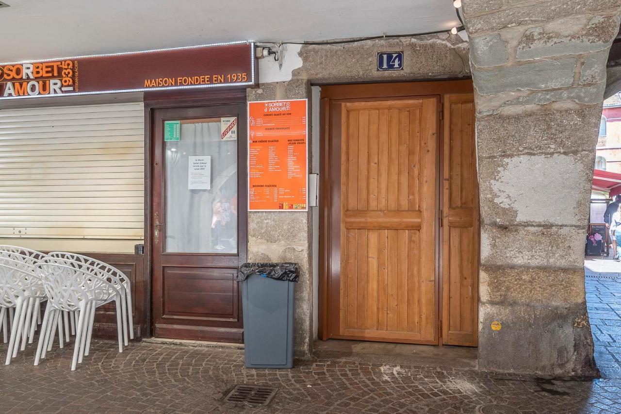 Spacious Apartment Rated 4 Stars In The Heart Of The Old Town Аннесі Екстер'єр фото